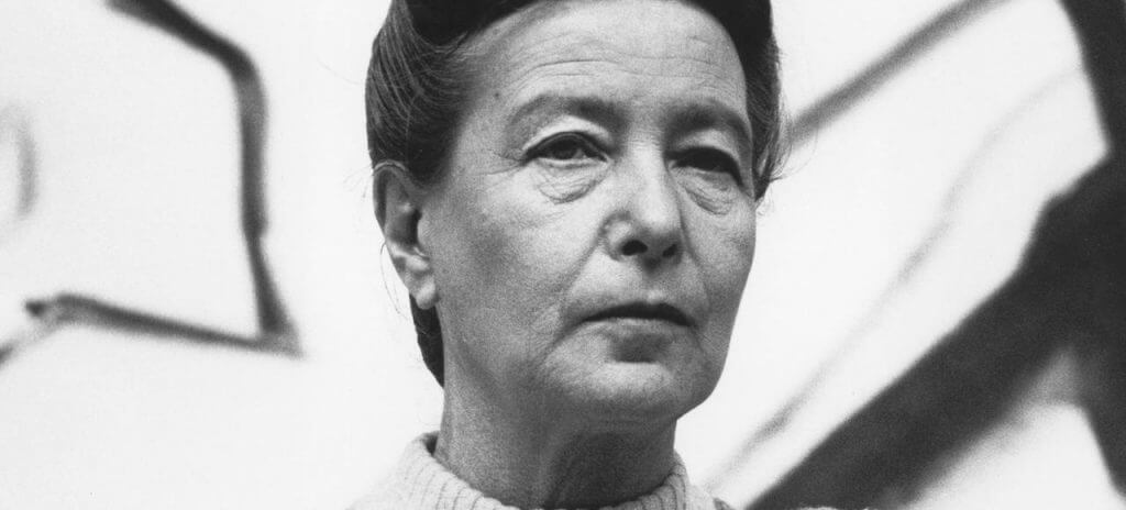 Adieu Simone, la défaite des femmes est un brûlot antiféministe qui se place sous la tutelle protectrice de la compagne de Jean-Paul Sartre. Audacieux, mais non dénué de contradiction. connais-toi toi-même Portrait de Simone de Beauvoir