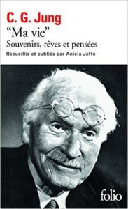 Traduit de l'allemand par le Dr Roland Cohen et Yves Le Lay avec la collaboration de Salomé Burckhardt Nouvelle édition revue et augmentée d'un index. Propos recueillis par Aniéla Jaffé. «J'ai donc entrepris aujourd'hui, dans ma quatre-vingt-troisième année, de raconter le mythe de ma vie.» C'est au printemps 1957, quatre ans avant sa mort, que C.G. Jung, un des grands fondateurs de la psychanalyse, se fait le témoin de lui-même. Les loyautés familiales invisibles Carl Gustav Jung : Ma vie (Anglais) Poche – 1991 de Carl Gustav Jung (Auteur), Aniela Jaffé (Traduction)