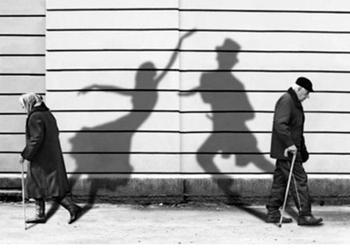 le passé empiéter sur le présent : Réminiscence, nostalgie, passé en tête et dans les souvenirs, regrets, soupirs 