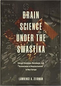 Il y a quatre-vingts ans, le plus grand génocide jamais commis dans l'Europe nazie. Cela a commencé avec l'extermination massive de patients atteints de troubles neurologiques et psychiatriques que le régime d'Hitler considérait comme des « mangeurs inutiles ». La profession neuropsychiatrique a été systématiquement « nettoyée » à partir de 1933, mais le racisme et l'eugénisme s'étaient infiltrés dans la spécialité bien avant cela. Avec l'installation de neuroscientifiques de principe nazi, une stérilisation forcée de masse a été adoptée, qui s'est transformée en meurtre de patients au début de la Seconde Guerre mondiale. Mais le meurtre d'environ 275 000 patients n'était pas suffisant. Les cerveaux des patients ont été conservés et utilisés dans des publications scientifiques pendant et longtemps après la guerre. En outre, les patients eux-mêmes ont été utilisés pour des expériences contraires à l'éthique. Relativement peu de neuroscientifiques ont résisté aux nazis, avec un certain succès dans les pays occupés. La plupart des neuroscientifiques impliqués dans des actions contraires à l'éthique ont poursuivi leur carrière indemne après la guerre. Peu ont répondu pour leurs actions, et peu se sont repentis. L'héritage d'une ère aussi dépravée dans l'histoire des neurosciences et de l'éthique médicale est qu'il existe désormais des codes pour protéger les patients et les sujets de recherche. Mais cette protection est peut-être sujette à des extrêmes politiques et les neuroscientifiques individuels ne peuvent protéger les patients et leurs collègues que s'ils comprennent les dangers d'un état d'esprit utilitariste, contraire à l'éthique et sans compassion. Brain Science under the Svastika est le seul ouvrage complet et savant publié sur les abus éthiques et professionnels des neuroscientifiques à l'époque nazie. L'auteur a conçu un tour de force cinglant explorant les extrêmes de l'abus éthique, mais aussi les moyens de résister et, espérons-le, d'empêcher les futures générations de neuroscientifiques et de médecins.