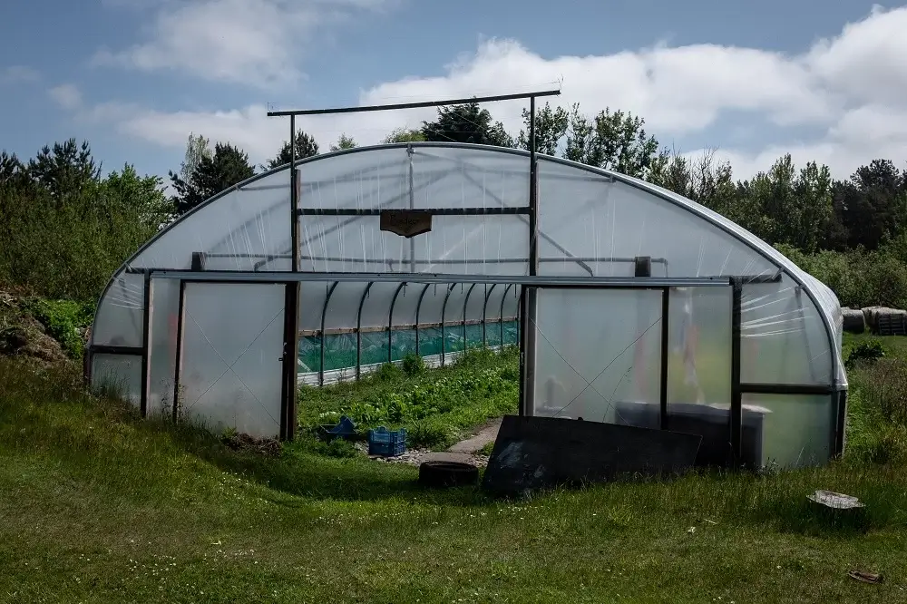Le "Findhorn Ecovillage", situé dans la baie de Findhorn, au nord de l’Écosse est le lieu où les idées de l'association sont mises en applicatio par une communauté spirituelle internationale