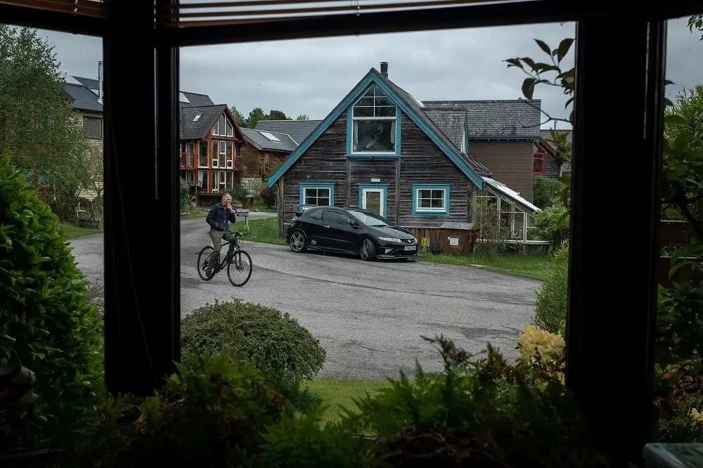 Le "Findhorn Ecovillage", situé dans la baie de Findhorn, au nord de l’Écosse est le lieu où les idées de l'association sont mises en applicatio par une communauté spirituelle internationale